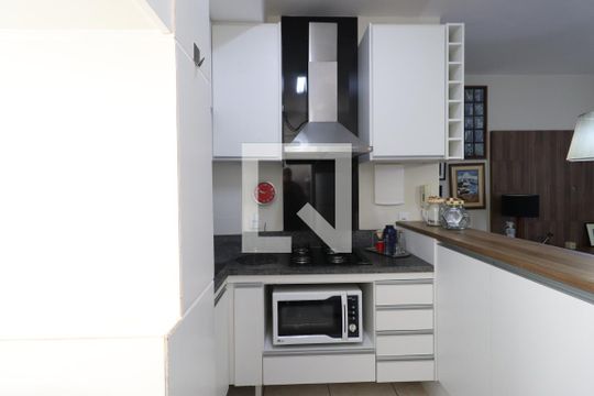 Cozinha de apartamento para alugar com 2 quartos, 50m² em Tubalina, Uberlândia