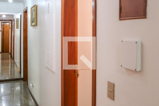 Corredor de apartamento à venda com 3 quartos, 178m² em Perdizes, São Paulo