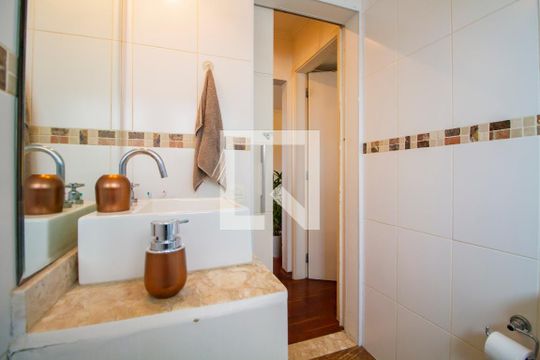 Banheiro de apartamento à venda com 2 quartos, 64m² em Nova Piraju, São Paulo