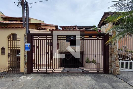 Fachada de casa à venda com 3 quartos, 230m² em Parque das Nações, Santo André