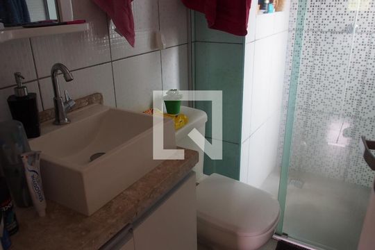 Banheiro de apartamento à venda com 3 quartos, 70m² em Anhangabaú, Jundiaí