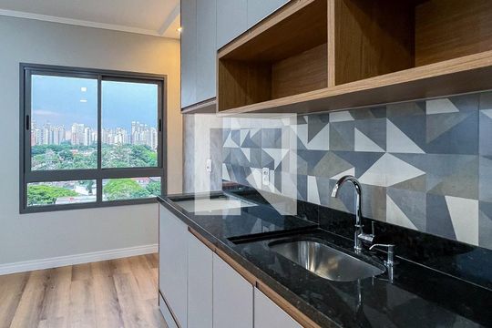 Cozinha de apartamento para alugar com 1 quarto, 36m² em Indianópolis, São Paulo