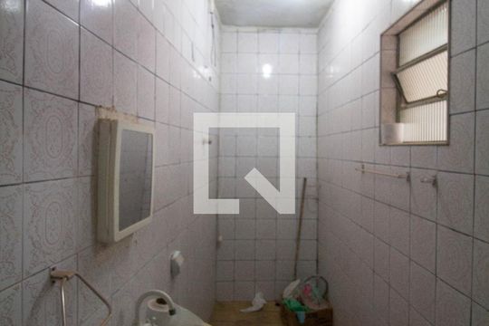 Banheiro de casa à venda com 6 quartos, 115m² em Limoeiro, São Paulo