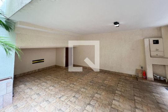 Garagem de casa para alugar com 3 quartos, 230m² em Indianópolis, São Paulo