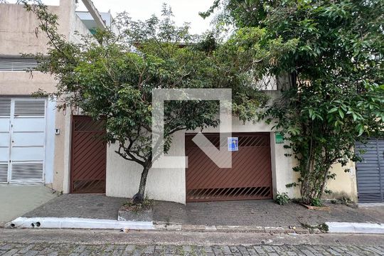 Fachada de casa para alugar com 3 quartos, 230m² em Indianópolis, São Paulo