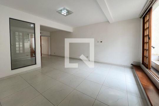 Sala de casa para alugar com 3 quartos, 230m² em Indianópolis, São Paulo