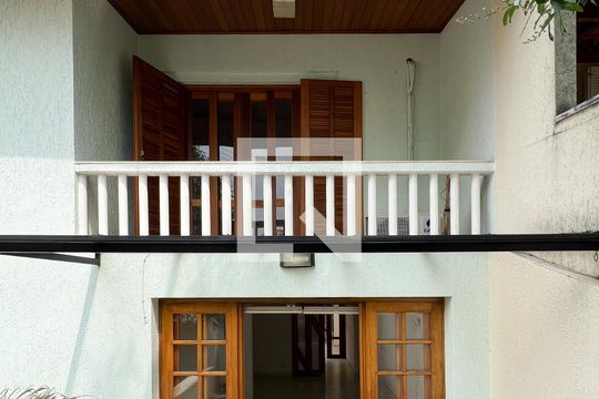 Varanda de casa para alugar com 3 quartos, 230m² em Indianópolis, São Paulo
