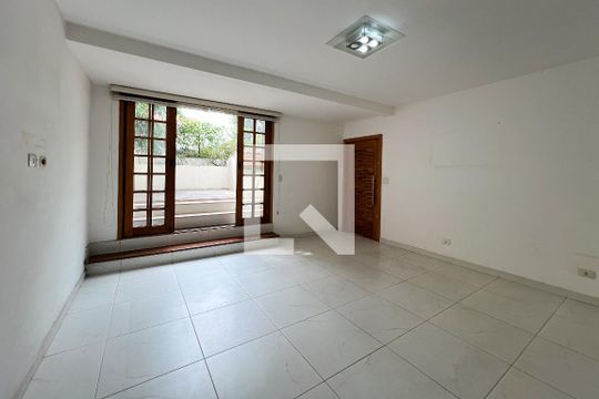 Sala de casa para alugar com 3 quartos, 230m² em Indianópolis, São Paulo
