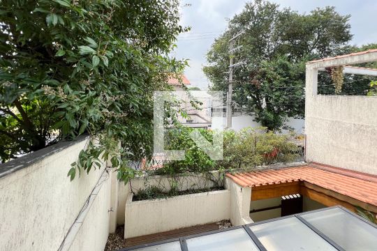 Vista de casa para alugar com 3 quartos, 230m² em Indianópolis, São Paulo