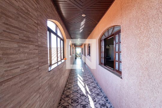 Corredor externo de casa à venda com 4 quartos, 150000m² em Conceição, Osasco