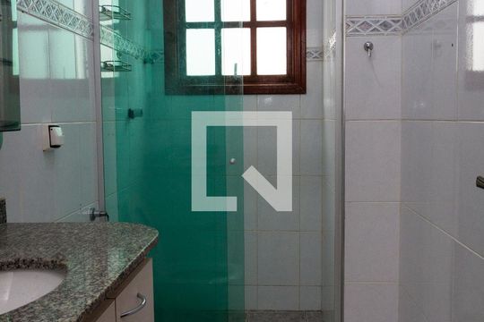 Banheiro de casa à venda com 3 quartos, 136m² em Parque Ipê, São Paulo