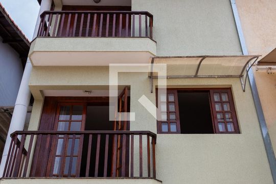 Fachada de casa à venda com 3 quartos, 136m² em Parque Ipê, São Paulo