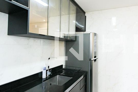 Cozinha de apartamento para alugar com 2 quartos, 45m² em Usina Piratininga, São Paulo