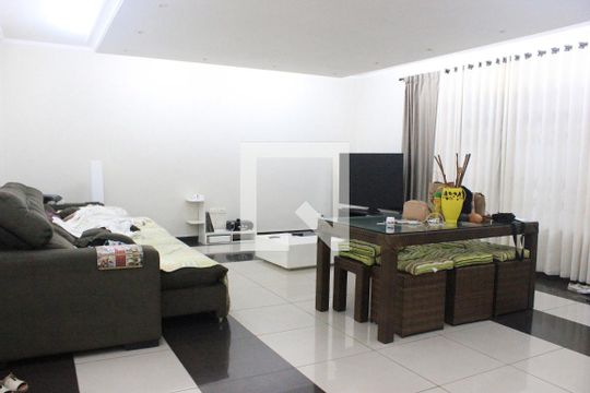 Casa para alugar com 5 quartos, 400m² em Vila Galvão, Guarulhos