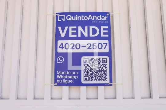 Placa instalada no portão do imóvel de casa à venda com 4 quartos, 250m² em Jardim Sao Carlos (zona Leste), São Paulo