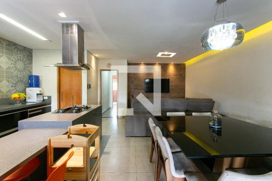 Sala 1 de casa à venda com 3 quartos, 196m² em Vila Carrão, São Paulo