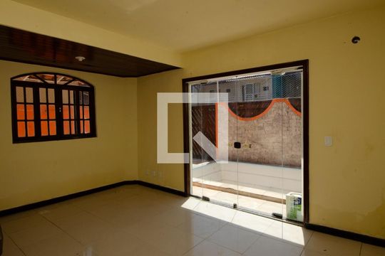 Sala de casa de condomínio à venda com 3 quartos, 140m² em Recreio dos Bandeirantes, Rio de Janeiro