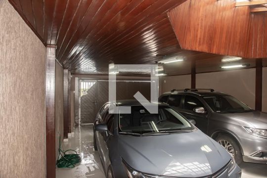 Garagem de casa à venda com 4 quartos, 280m² em Saúde, São Paulo