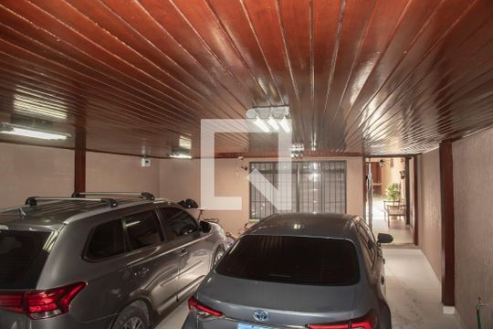 Garagem de casa à venda com 4 quartos, 280m² em Saúde, São Paulo