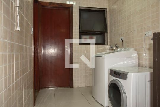 Área de Serviço de casa à venda com 4 quartos, 280m² em Saúde, São Paulo