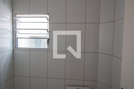 Banheiro de apartamento para alugar com 2 quartos, 42m² em Vila Cristina, Ferraz de Vasconcelos
