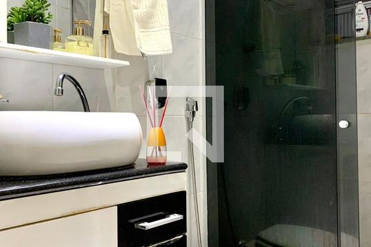 Banheiro de apartamento à venda com 2 quartos, 77m² em Maria da Graça, Rio de Janeiro