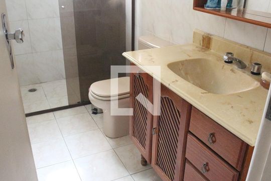 Banheiro de casa para alugar com 2 quartos, 280m² em Santa Teresinha, São Paulo