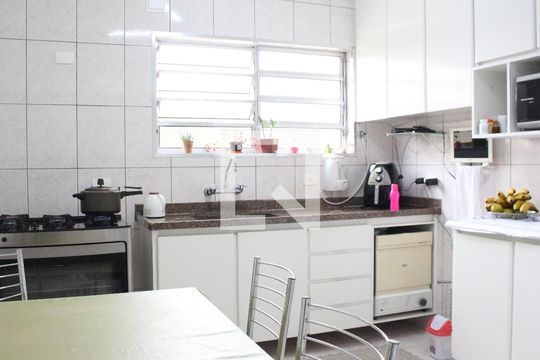 Cozinha de casa para alugar com 2 quartos, 280m² em Santa Teresinha, São Paulo