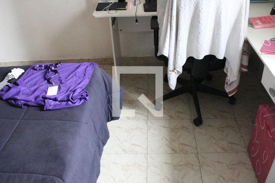 Quarto 1 de casa para alugar com 2 quartos, 280m² em Santa Teresinha, São Paulo