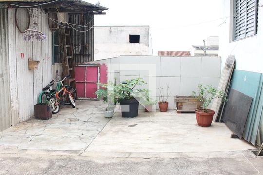 Quintal de casa para alugar com 2 quartos, 280m² em Santa Teresinha, São Paulo