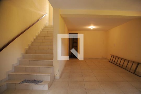 Garagem de casa à venda com 3 quartos, 170m² em Umuarama, Osasco