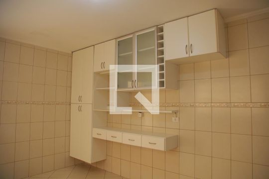 Cozinha de casa à venda com 3 quartos, 170m² em Umuarama, Osasco