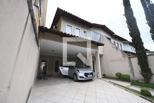 Garagem de casa à venda com 4 quartos, 192m² em Setor Jaó, Goiânia