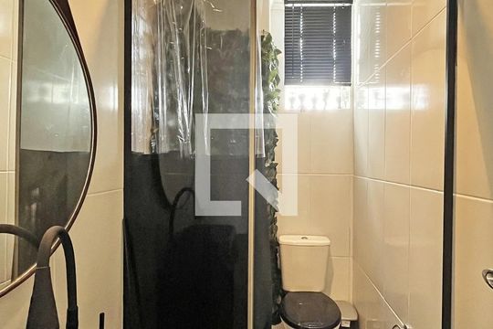 Banheiro de apartamento para alugar com 2 quartos, 50m² em Centro Histórico, Porto Alegre