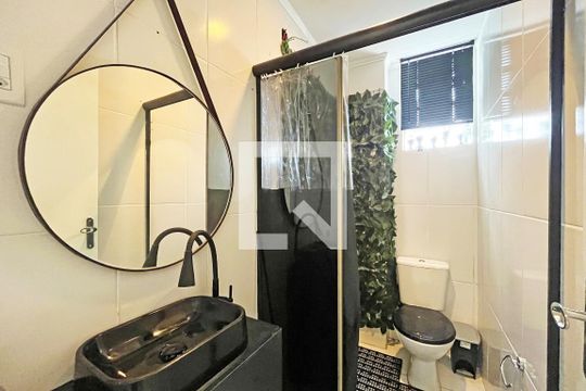 Banheiro de apartamento para alugar com 2 quartos, 50m² em Centro Histórico, Porto Alegre