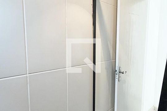 Banheiro de apartamento para alugar com 2 quartos, 50m² em Centro Histórico, Porto Alegre