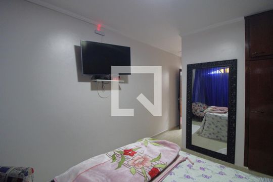 Suíte de casa para alugar com 3 quartos, 250m² em Vila Romano, São Paulo