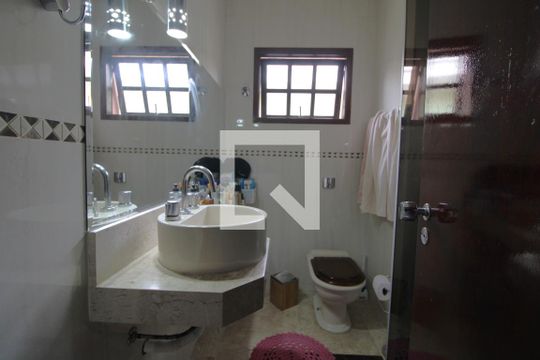 Banheiro da suíte de casa para alugar com 3 quartos, 250m² em Vila Romano, São Paulo