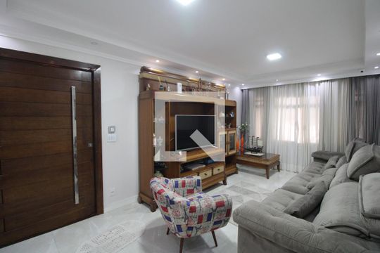 Casa para alugar com 3 quartos, 250m² em Vila Romano, São Paulo