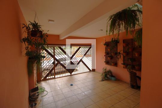 Garagem de casa para alugar com 3 quartos, 250m² em Vila Romano, São Paulo