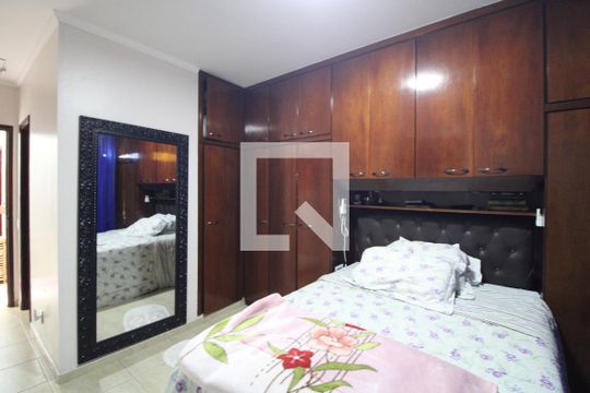 Suíte de casa para alugar com 3 quartos, 250m² em Vila Romano, São Paulo
