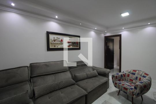 Sala de casa para alugar com 3 quartos, 250m² em Vila Romano, São Paulo