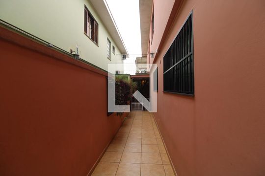 Quintal lateral de casa para alugar com 3 quartos, 250m² em Vila Romano, São Paulo