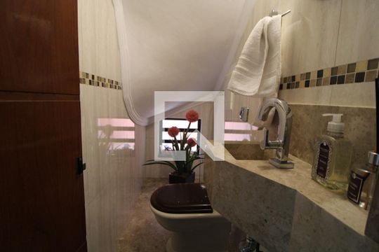 Lavabo de casa para alugar com 3 quartos, 250m² em Vila Romano, São Paulo