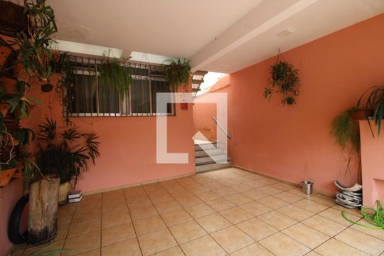 Garagem de casa para alugar com 3 quartos, 250m² em Vila Romano, São Paulo