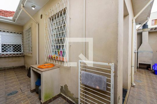 Quintal de casa à venda com 3 quartos, 330m² em Azenha, Porto Alegre
