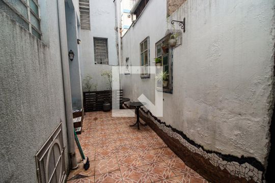 Quintal de casa à venda com 3 quartos, 200m² em Centro Histórico, Porto Alegre