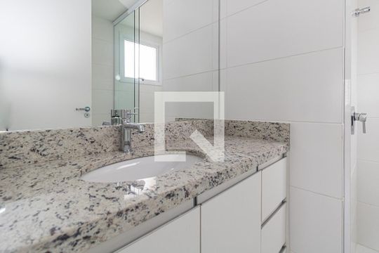 Banheiro da Suíte de apartamento à venda com 1 quarto, 53m² em São João, Porto Alegre