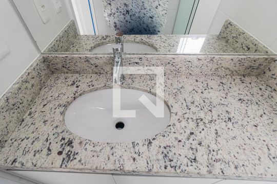 Banheiro da Suíte de apartamento à venda com 1 quarto, 53m² em São João, Porto Alegre