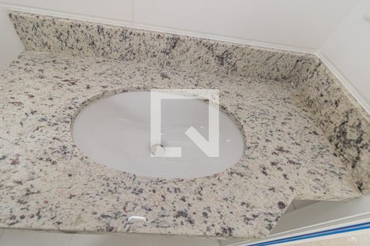 Banheiro da Suíte 1 de apartamento à venda com 2 quartos, 83m² em São João, Porto Alegre